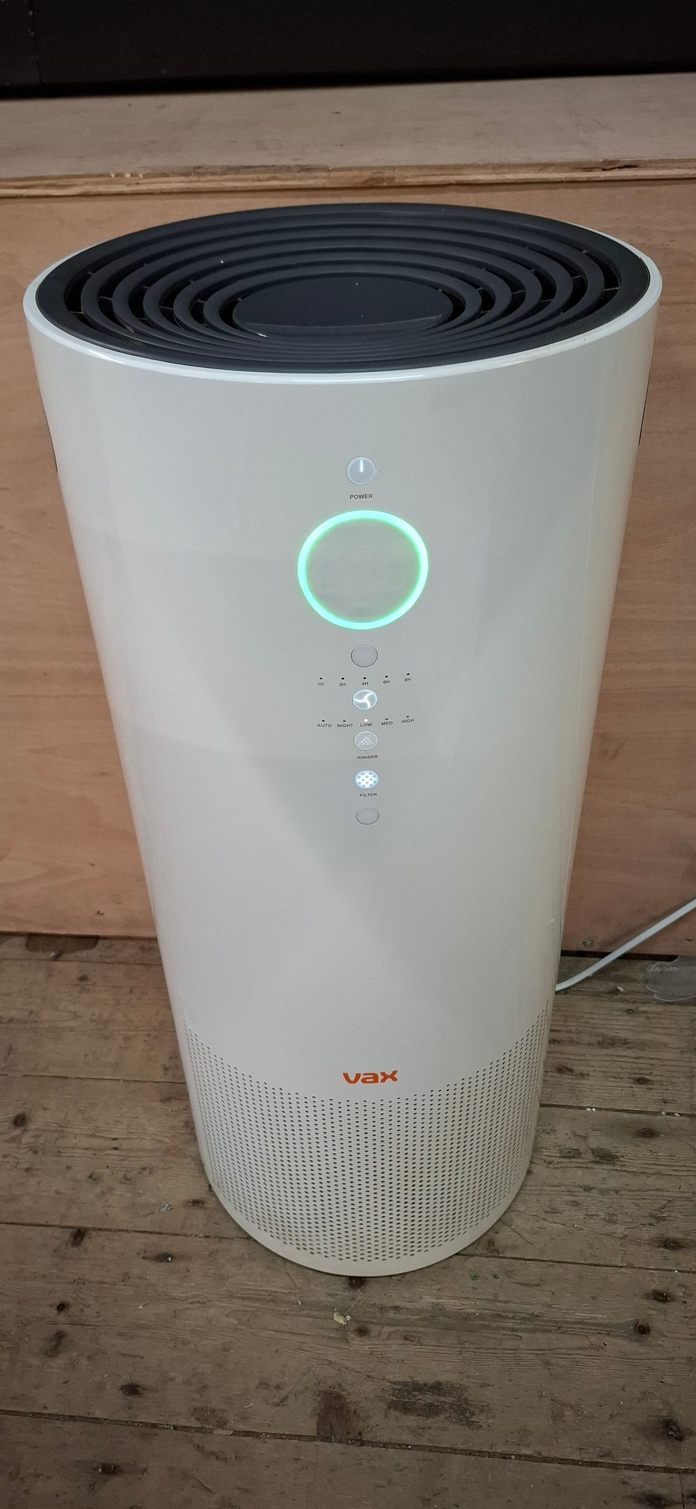 Lot 137: Vax Pure Air AP05 Portable White Plastic Cylindrical Air Purifier
