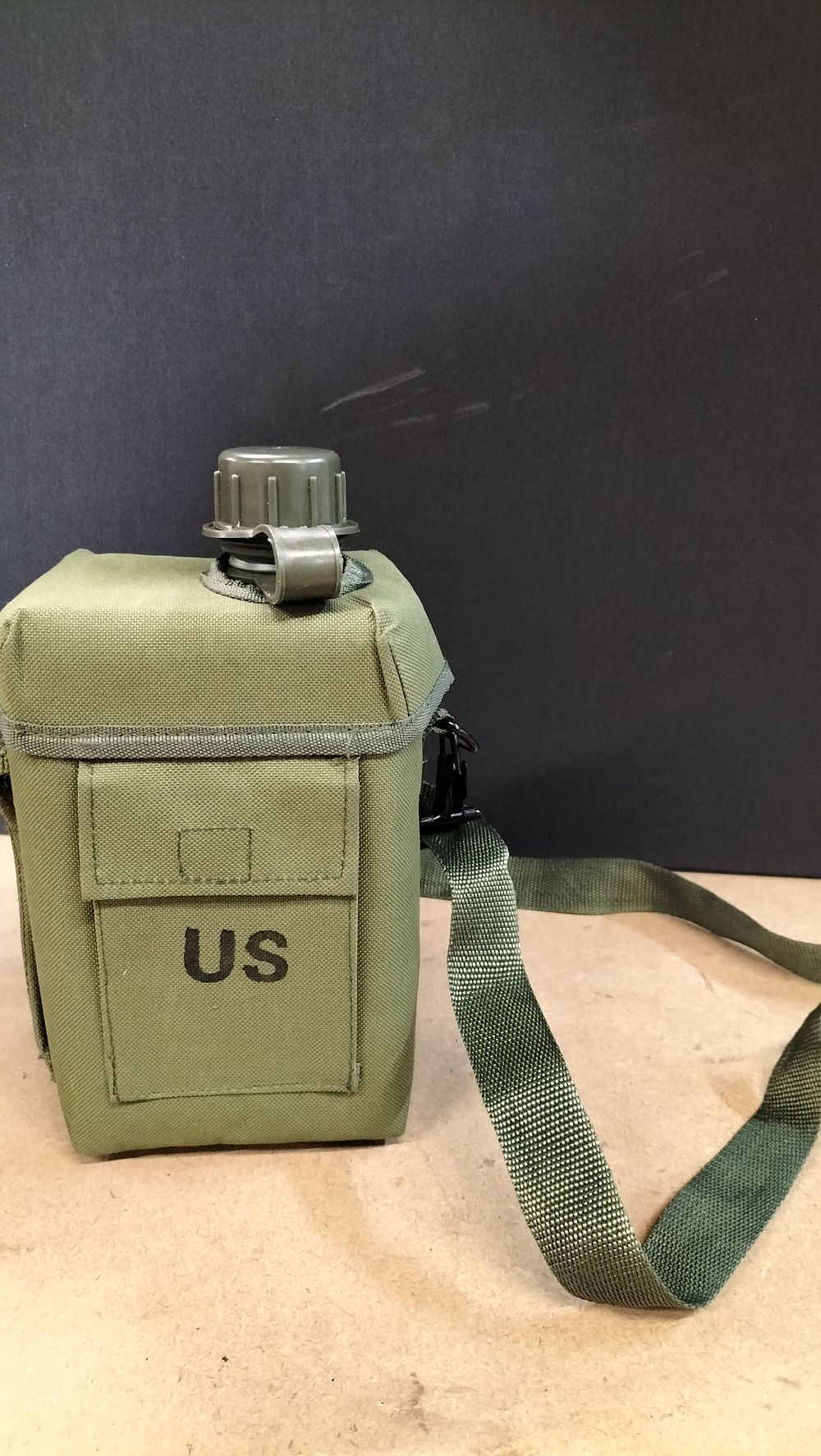 Lot 309: A Mil-Tec 2 Litre Plastic US Patrol Canteen and Carrier