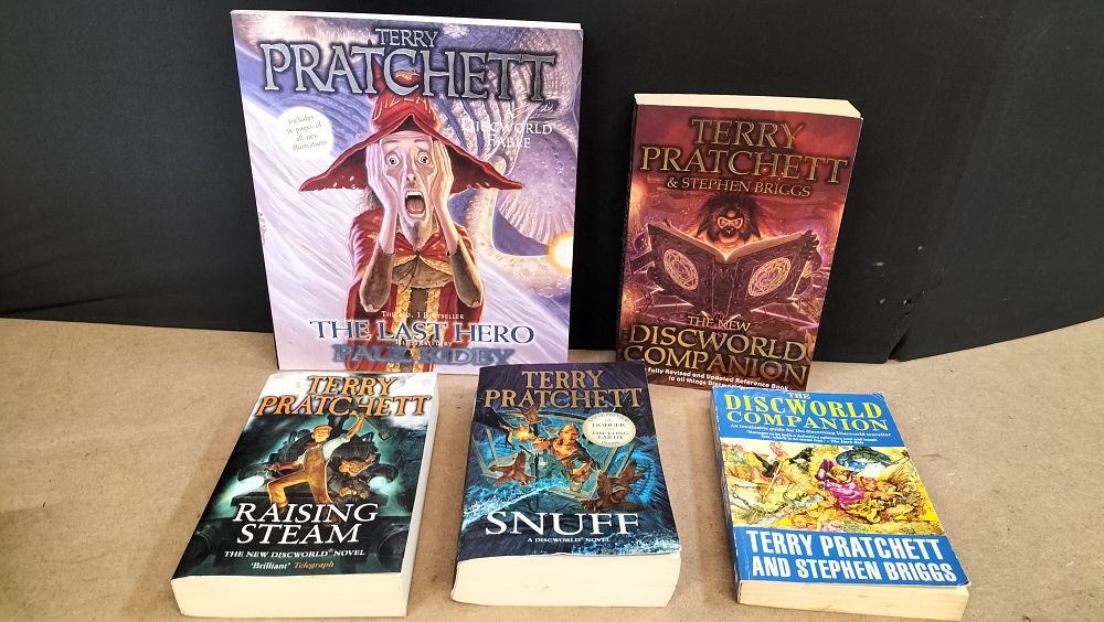 Lot 313: A Collection of 5 Terry Pratchett Discworld Series Paperback Books