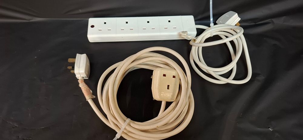 Lot 171: 2 White Plastic Extension Leads including 4-Gang Socket Strip and Single Trailing Socket