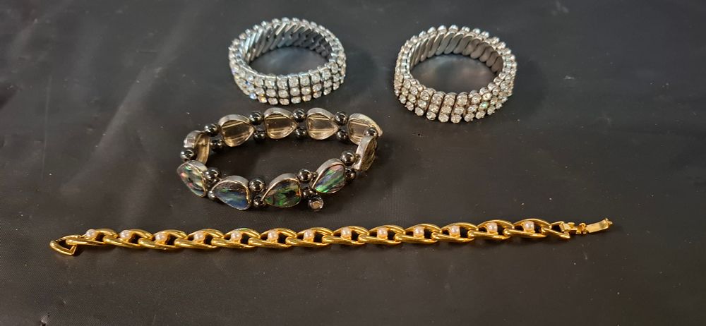 Lot 177: An Assortment of 4 Vintage Costume Jewellery Bracelets