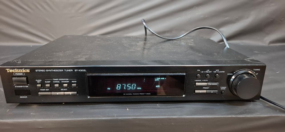 Lot 186: Technics ST-X302L Stereo Synthesizer Tuner
