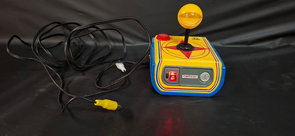 Lot 195: Jakks Pacific Namco Super Pac-Man Plug and Play TV Games Joystick