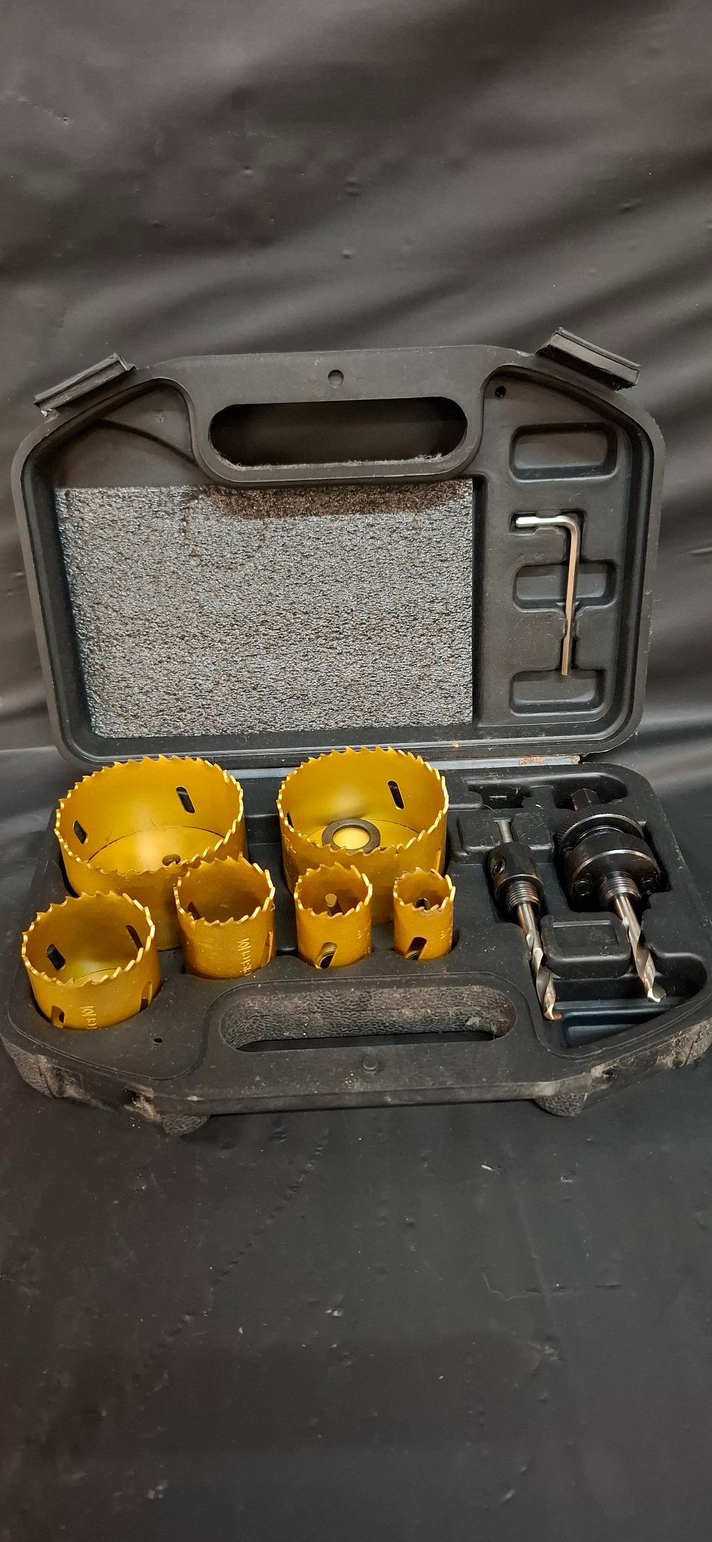 Lot 214: A Workzone 9 Piece Hole Saw Set in a Black Moulded Case