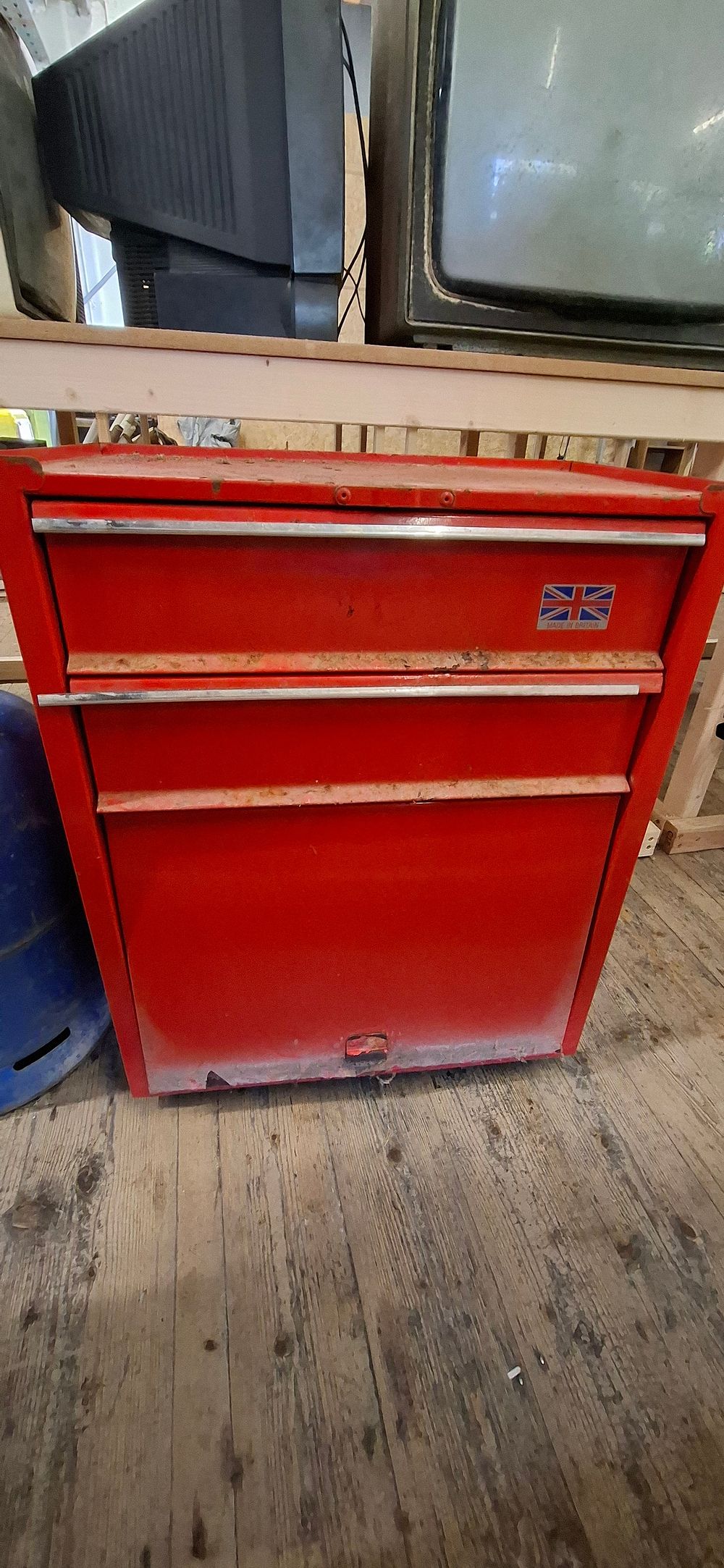 Lot 234: A Red Metal Three-Drawer Tool Chest with an Assortment of Hand Tools