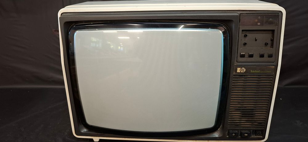 Lot 235: Pye Teletext Ceefax-Oracle Portable Colour Television, Type 42KT3157/0