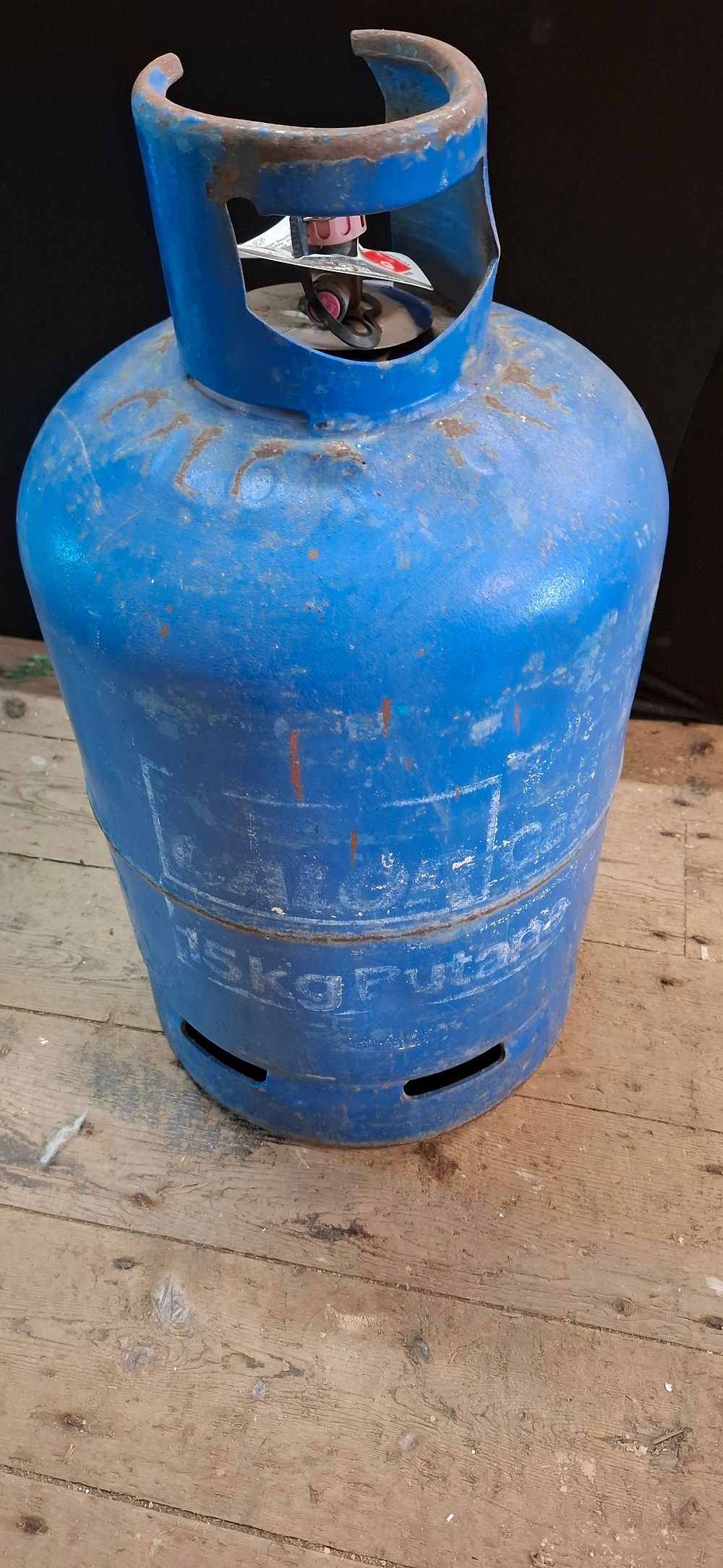 Lot 238: A Calor 15kg Butane Blue Metal Gas Cylinder