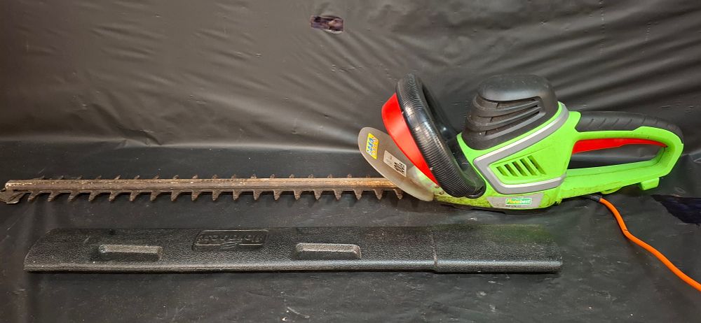 Lot 241: Florabest FHT 600 F3 Electric Hedge Trimmer