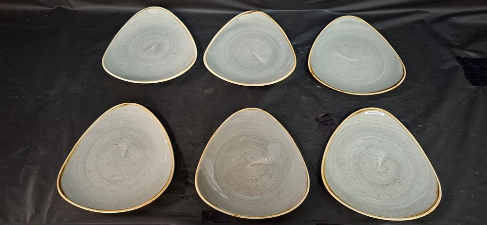 Lot 277: A Set of 6 Churchill Stonecast Vitrified Stoneware Triangular Side Plates