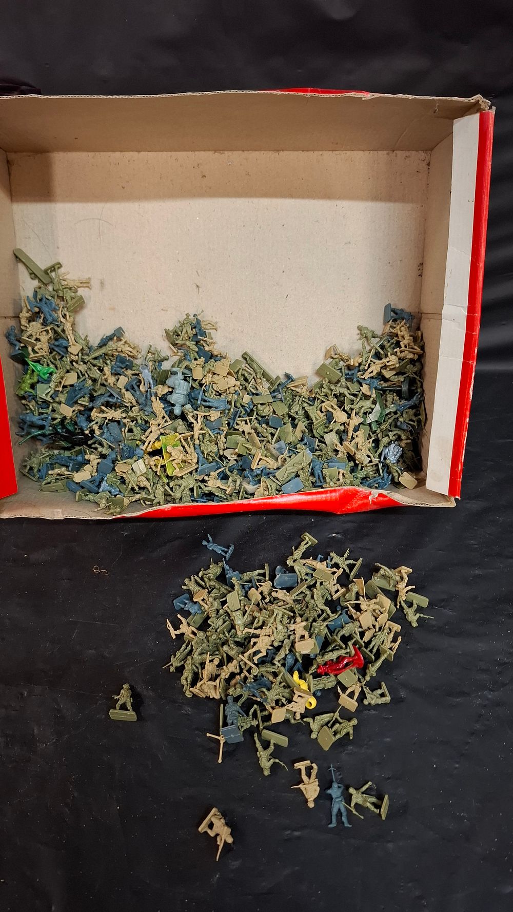 Lot 299: A Collection of Moulded Plastic Toy Soldiers and Figures