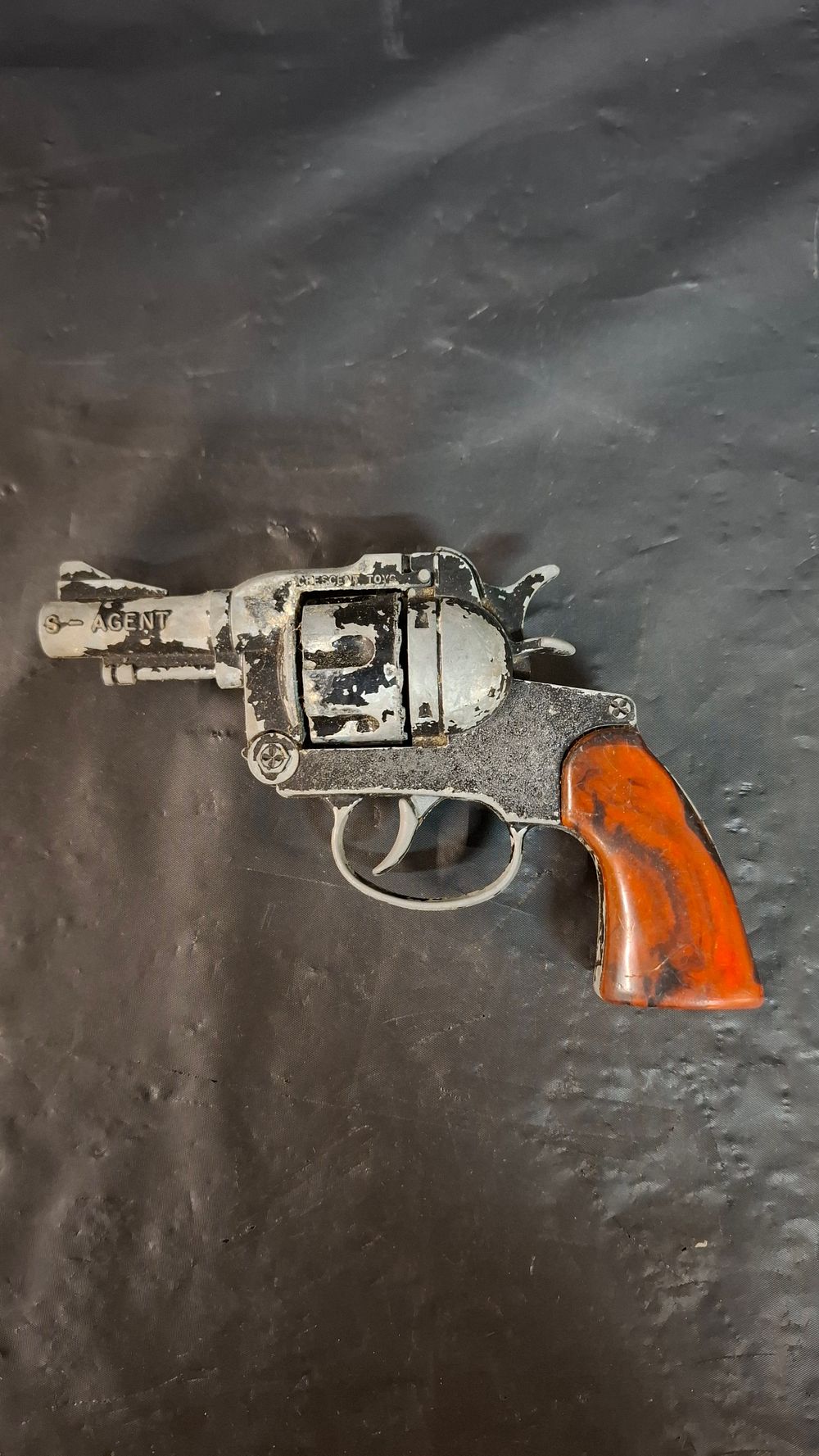Lot 300: A Crescent Toys S-Agent Die-cast Metal 12 Shot Revolver Cap Gun