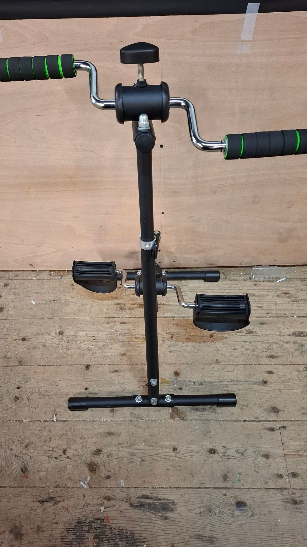 Lot 388: A Dual Action Black Metal Pedal Exerciser