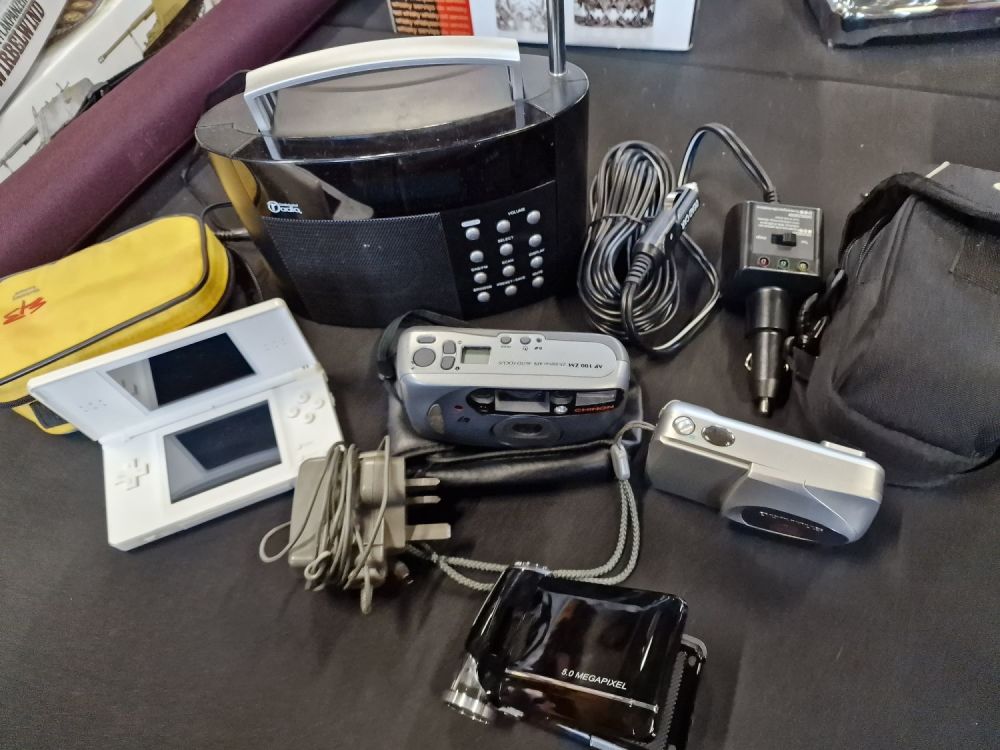 Lot 173: A bundle of cameras, radio and Nintendo DS...