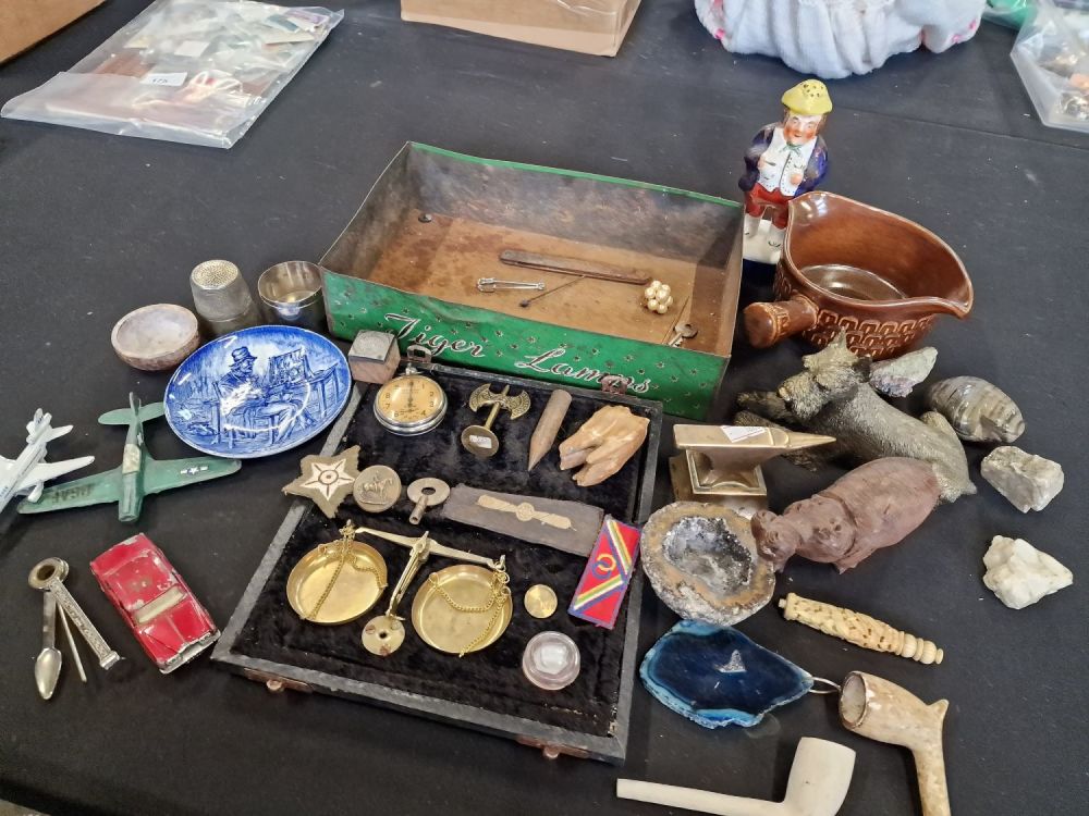 Lot 176: A collection of vintage items including pocket watch,...