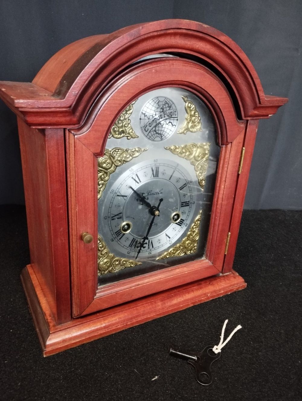 Lot 202: Vintage 31 Day Mantle Clock