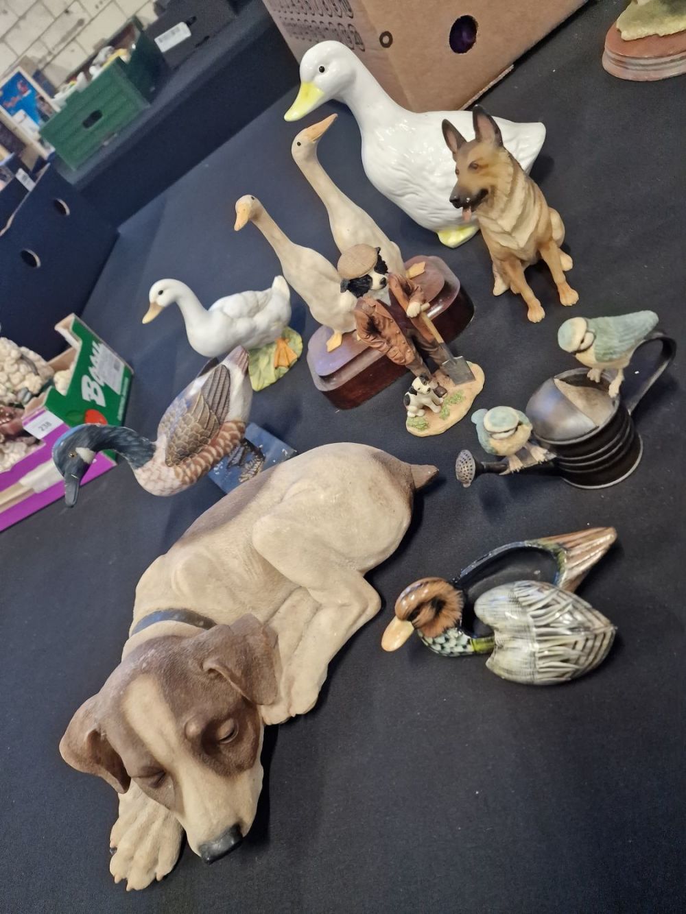Lot 239: A collection of ornaments including Border Fine Arts