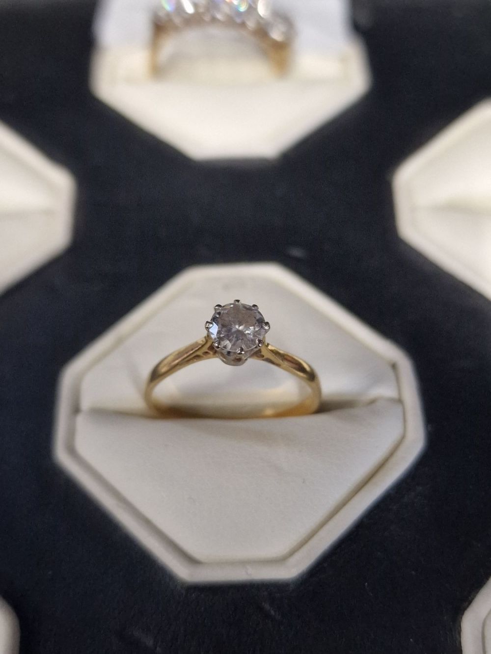 Lot 312: A beautiful solitare 18ct gold Diamond ring size...