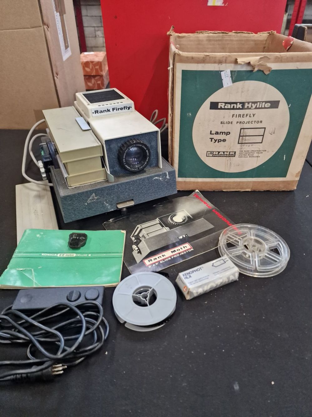 Lot 327: Vintage Rank Hylite Firefly slide projector