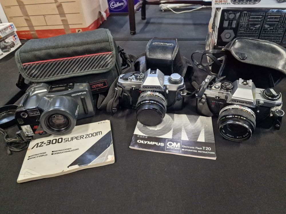 Lot 335: Three vintage OLYMPUS cameras NF-300 super zoom, OM...
