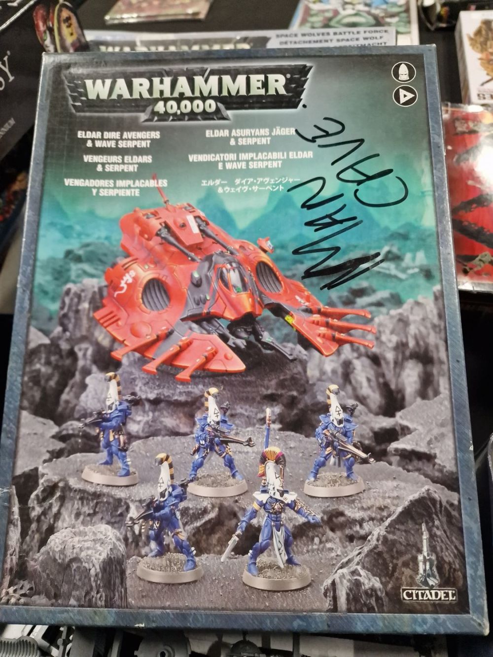 Lot 394: Warhammer 40,000 Eldar Dire Avenger and wave serpent