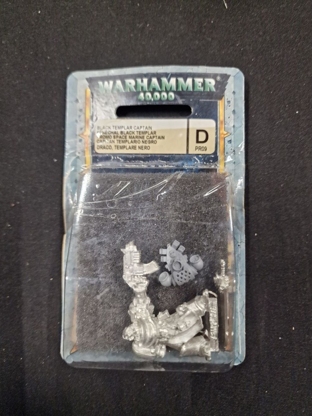 Lot 405: Warhammer 40,000 Black Templer Captain