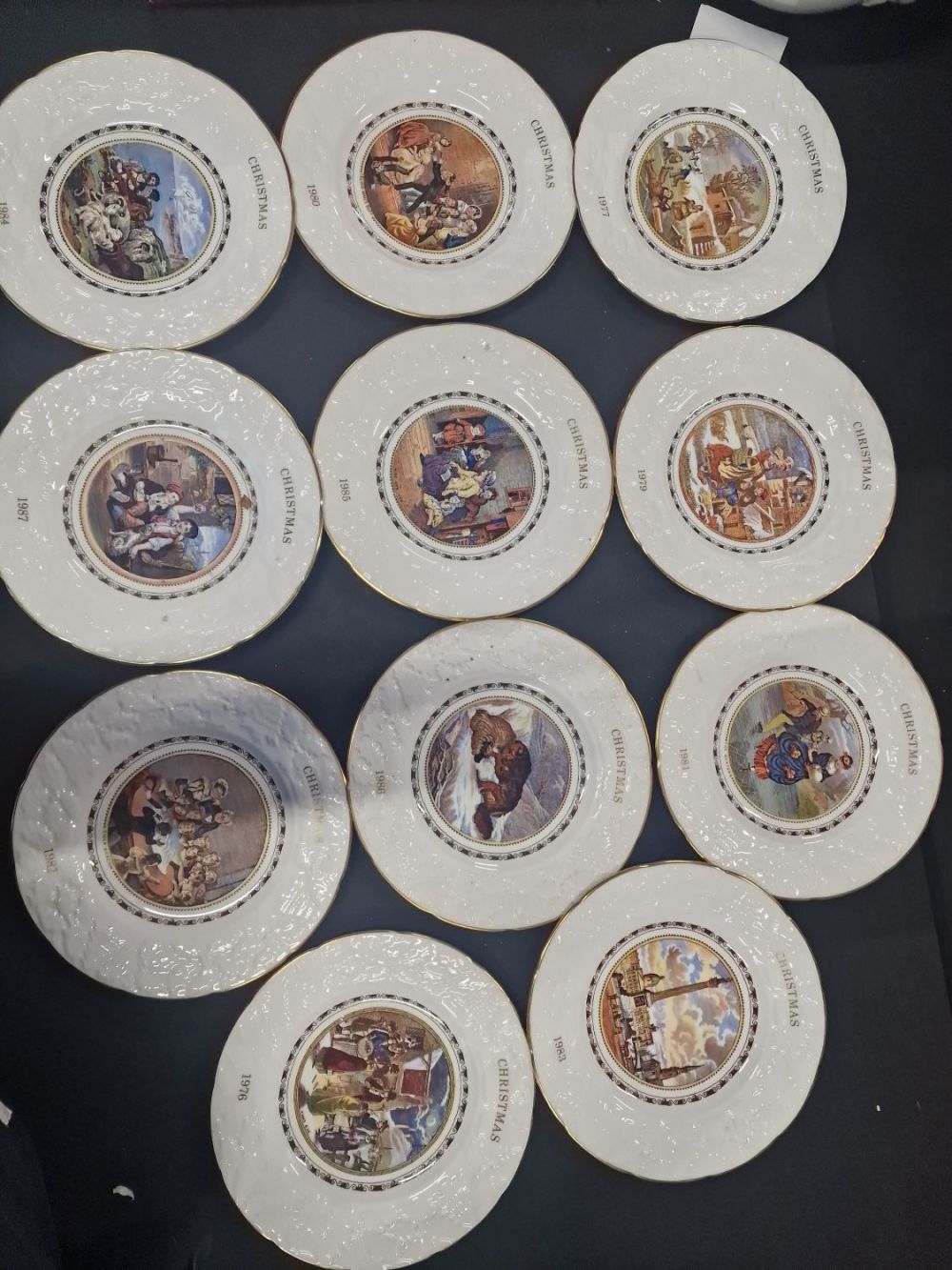 Lot 200: 11 coal port Christmas plate collection dates from...