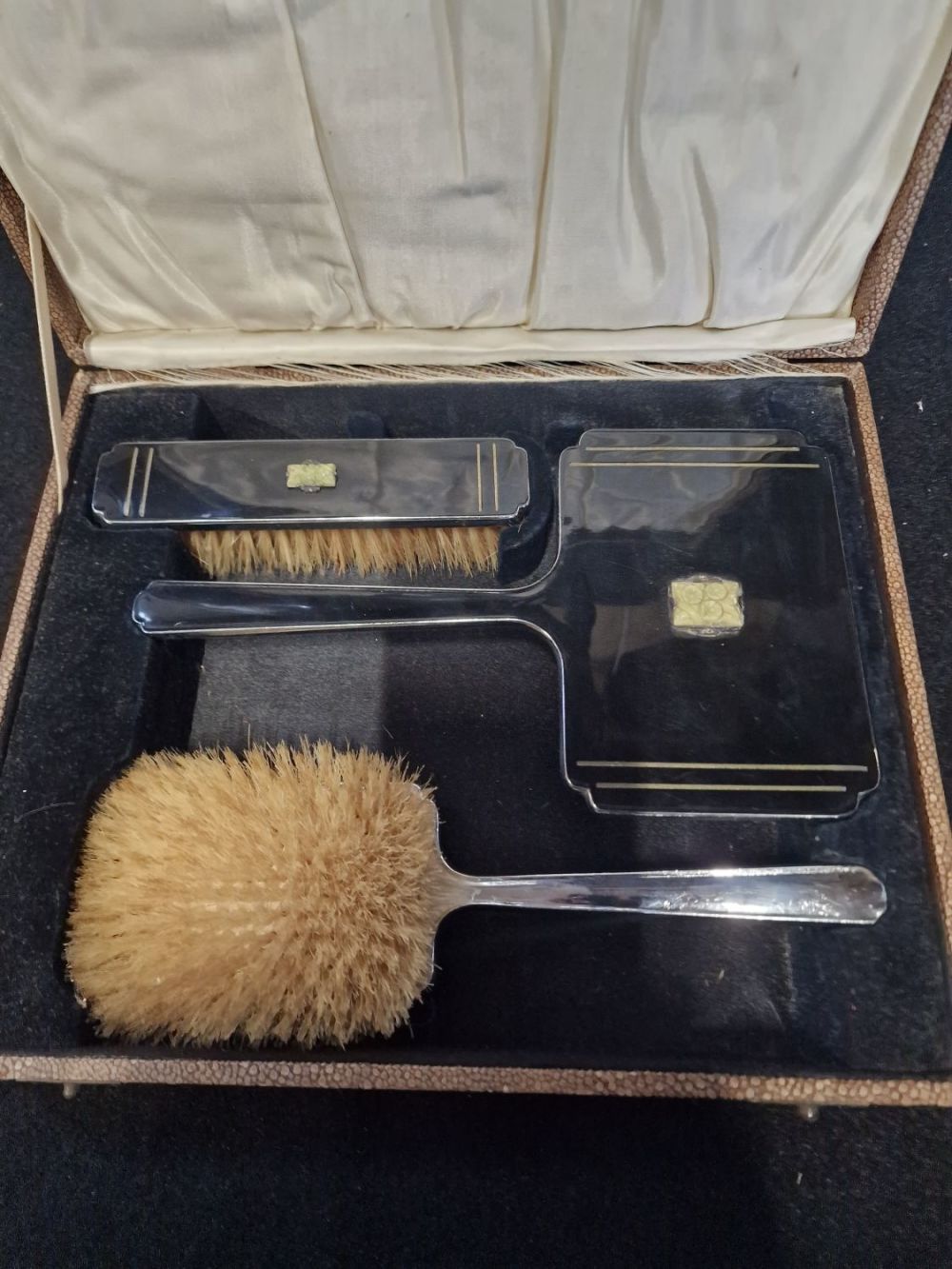 Lot 227: Retro Vintage dressing table vanity set with Jade...