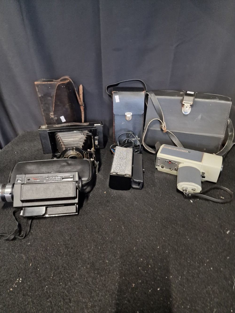 Lot 232: Collection of vintage cameras and video cameras. Includes...