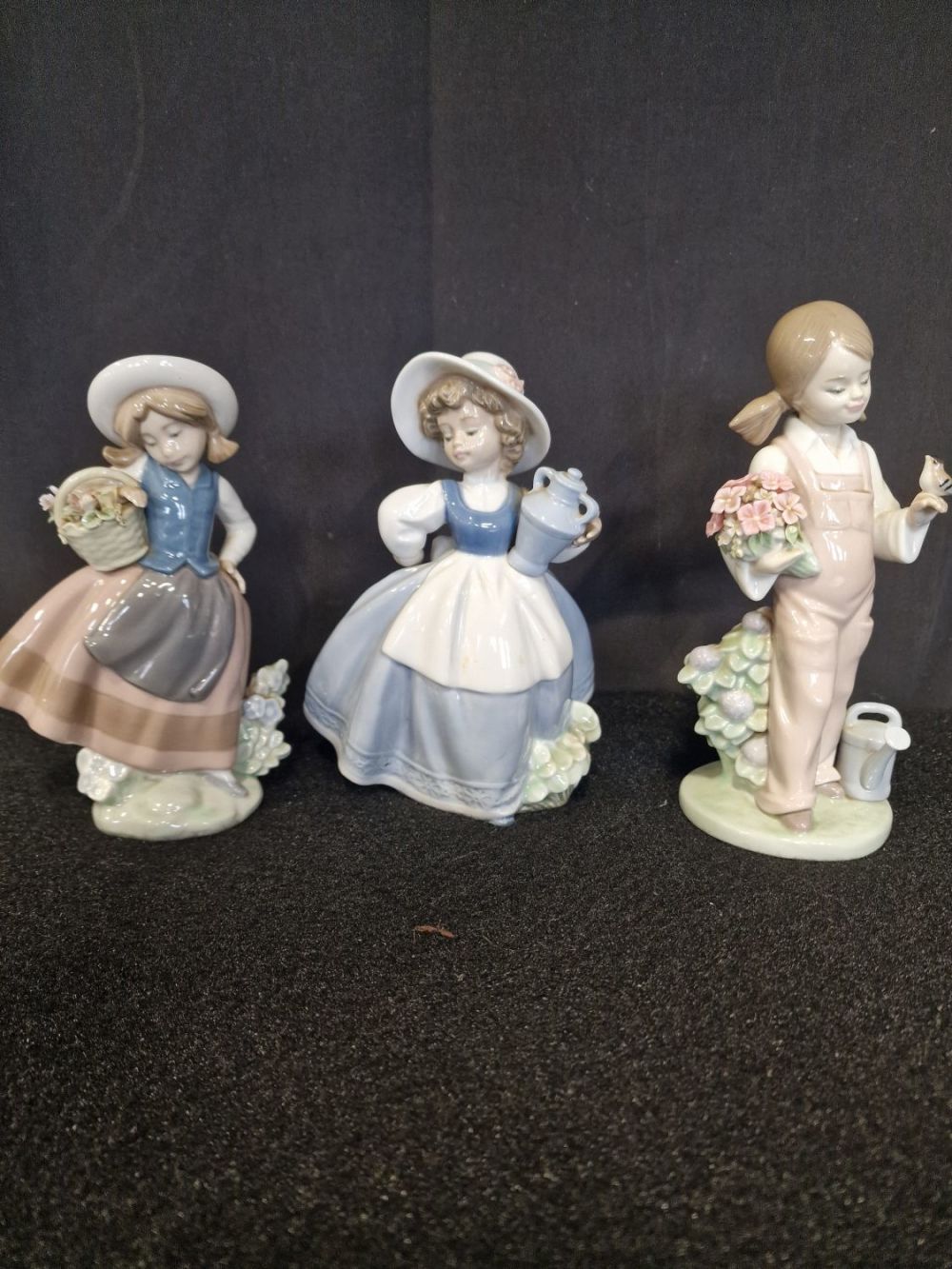 Lot 236: Three Nao by Lladro figurines