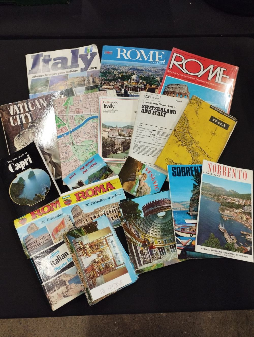 Lot 263: Selezione di mappe vintage e guide per visitare...