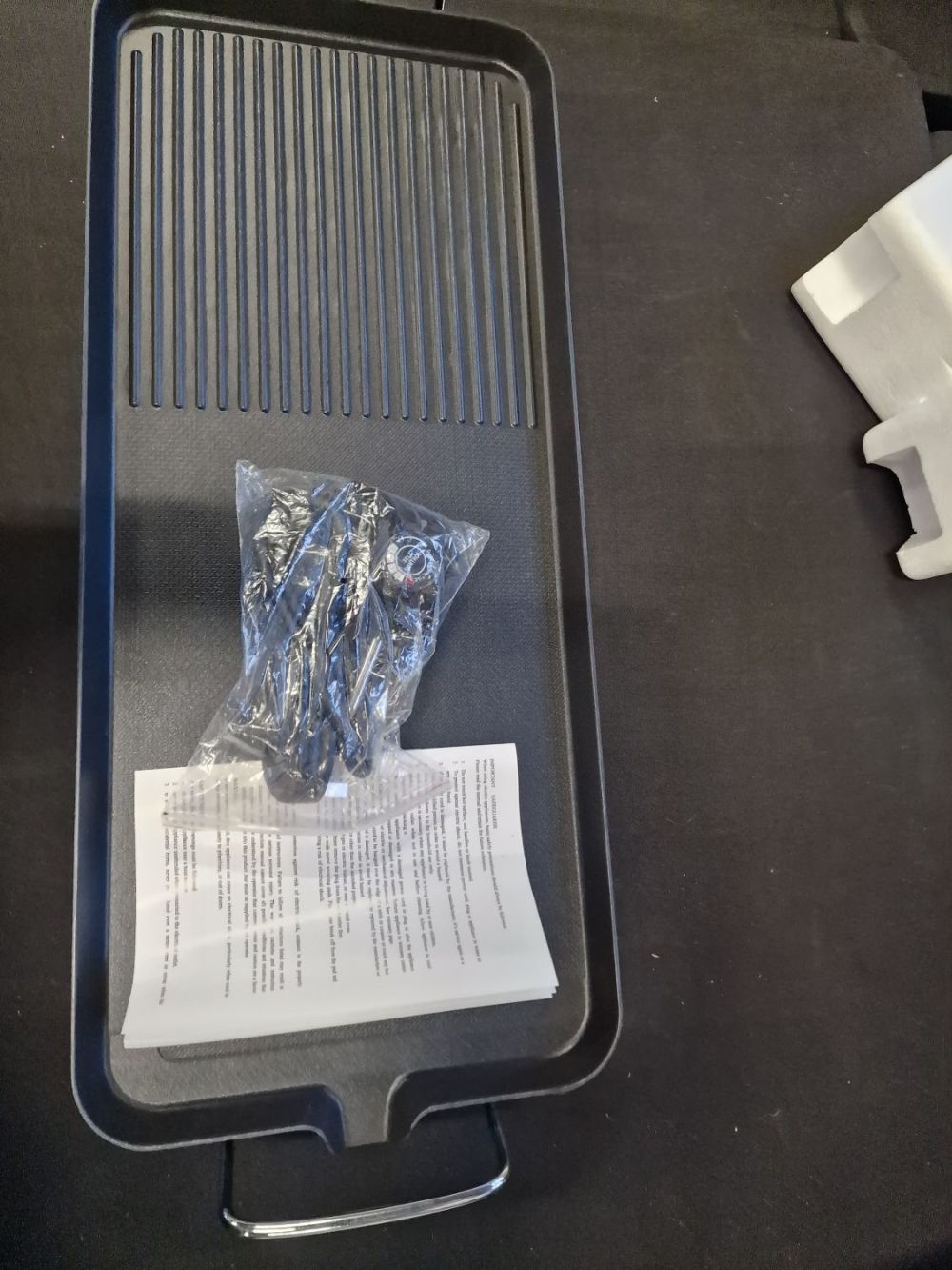 Lot 268: Brand new electric table top grill.