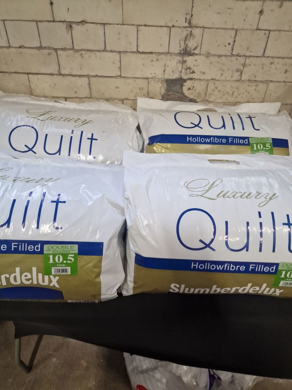 Lot 315: Four brand new slumberdelux 10.5 tog double luxury...