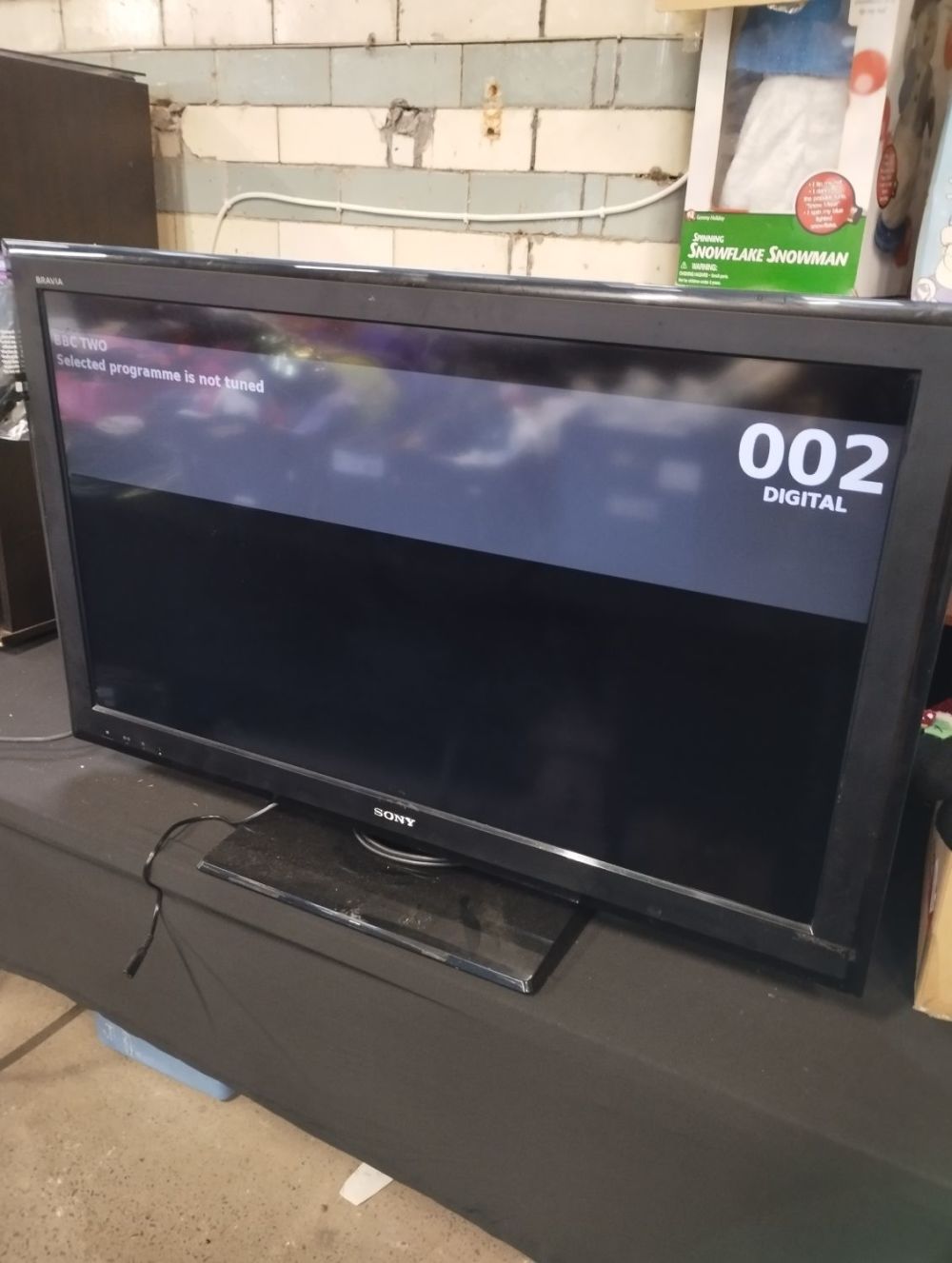Lot 354: Sony 40" LCD Digital Flat Screen TV with...