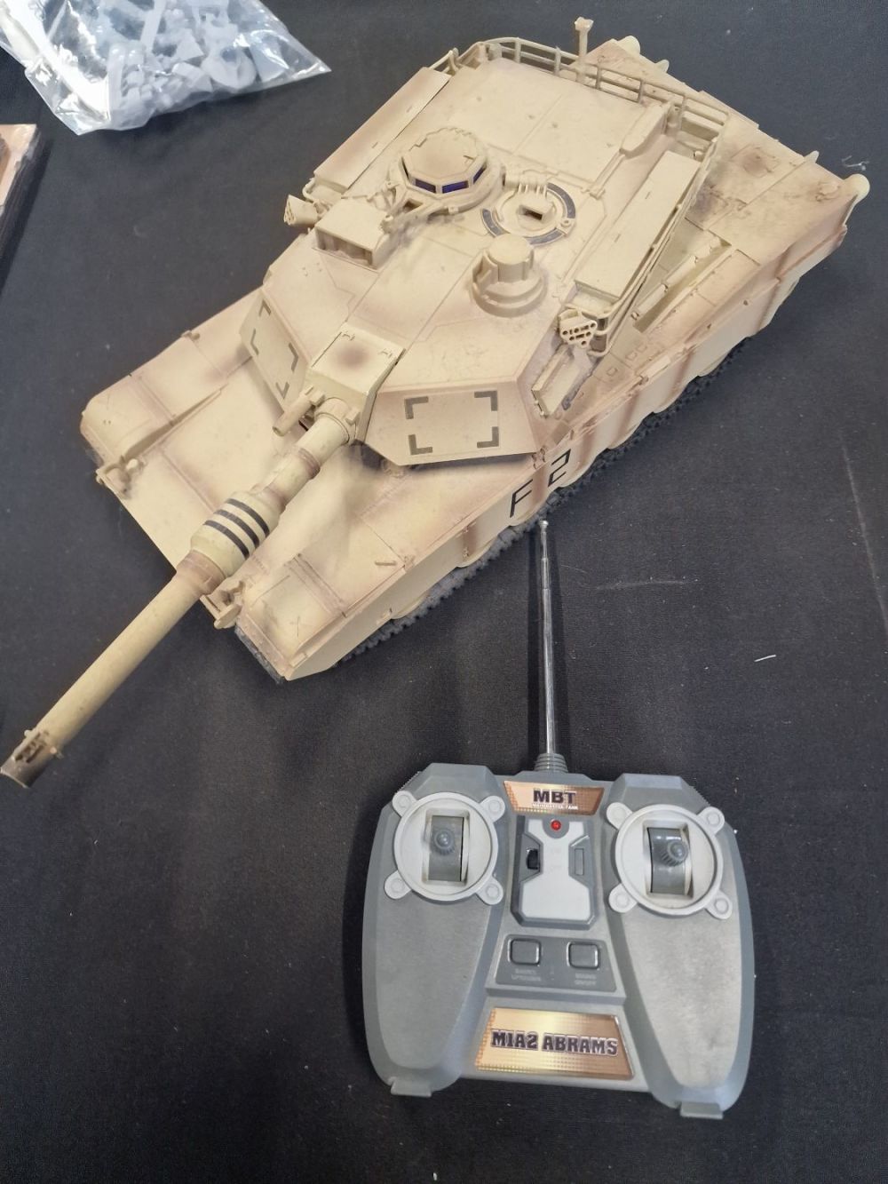 Lot 366: XQ toys 2010 vintage M1A2 Abrams F2 remote...