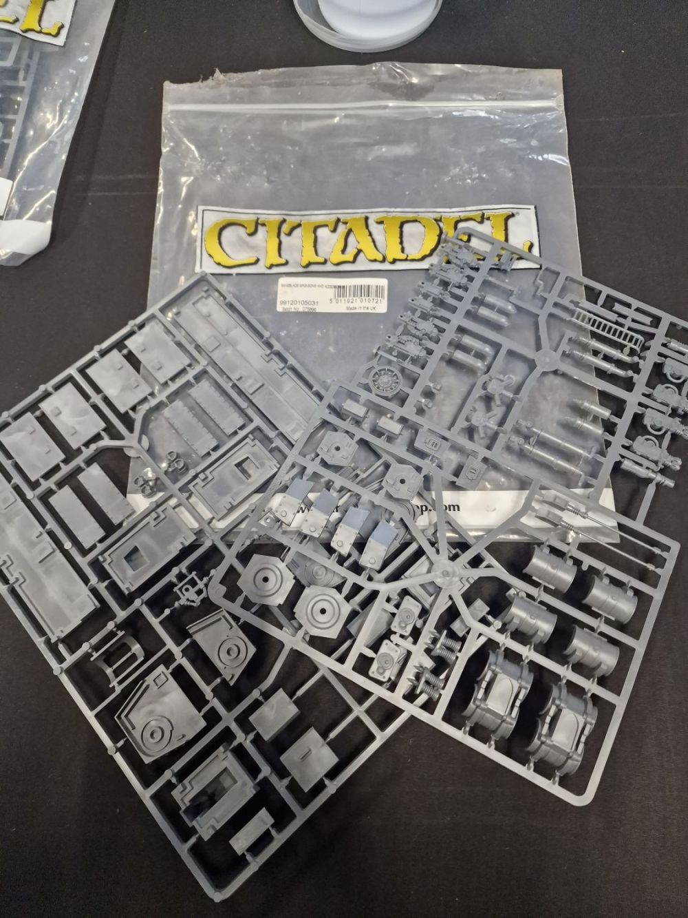 Lot 372: Citadel Baneblade sponsors and accessories