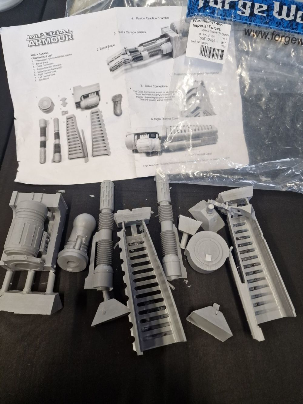 Lot 375: Forge world warhammer 40k Reaver titan mental cannon