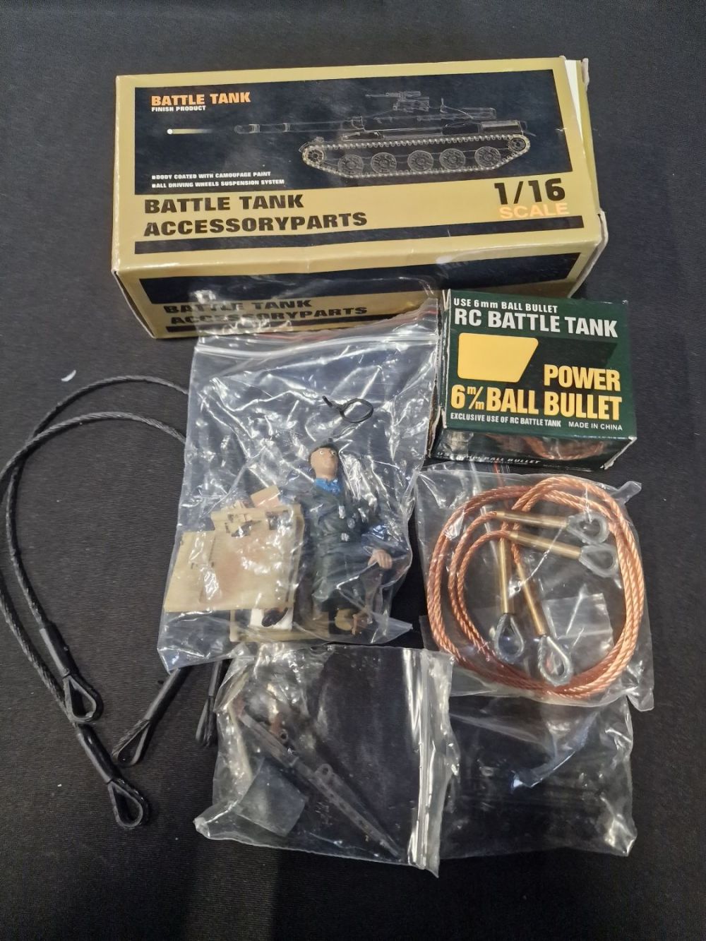 Lot 382: Battle tank accessory parts 1/16 scale rc battle...