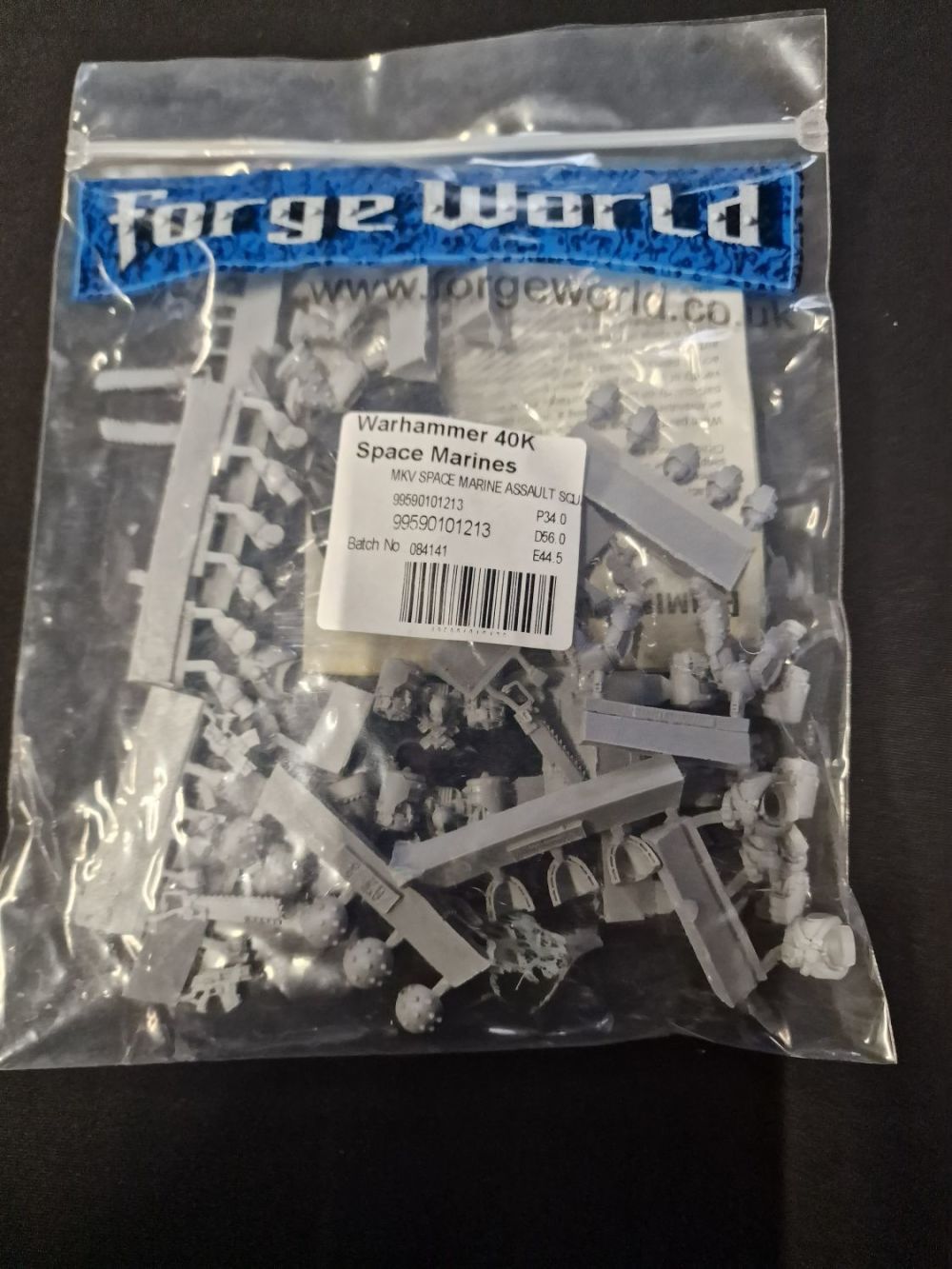 Lot 385: Warhammer 40k Forge World MKV space marine assult...