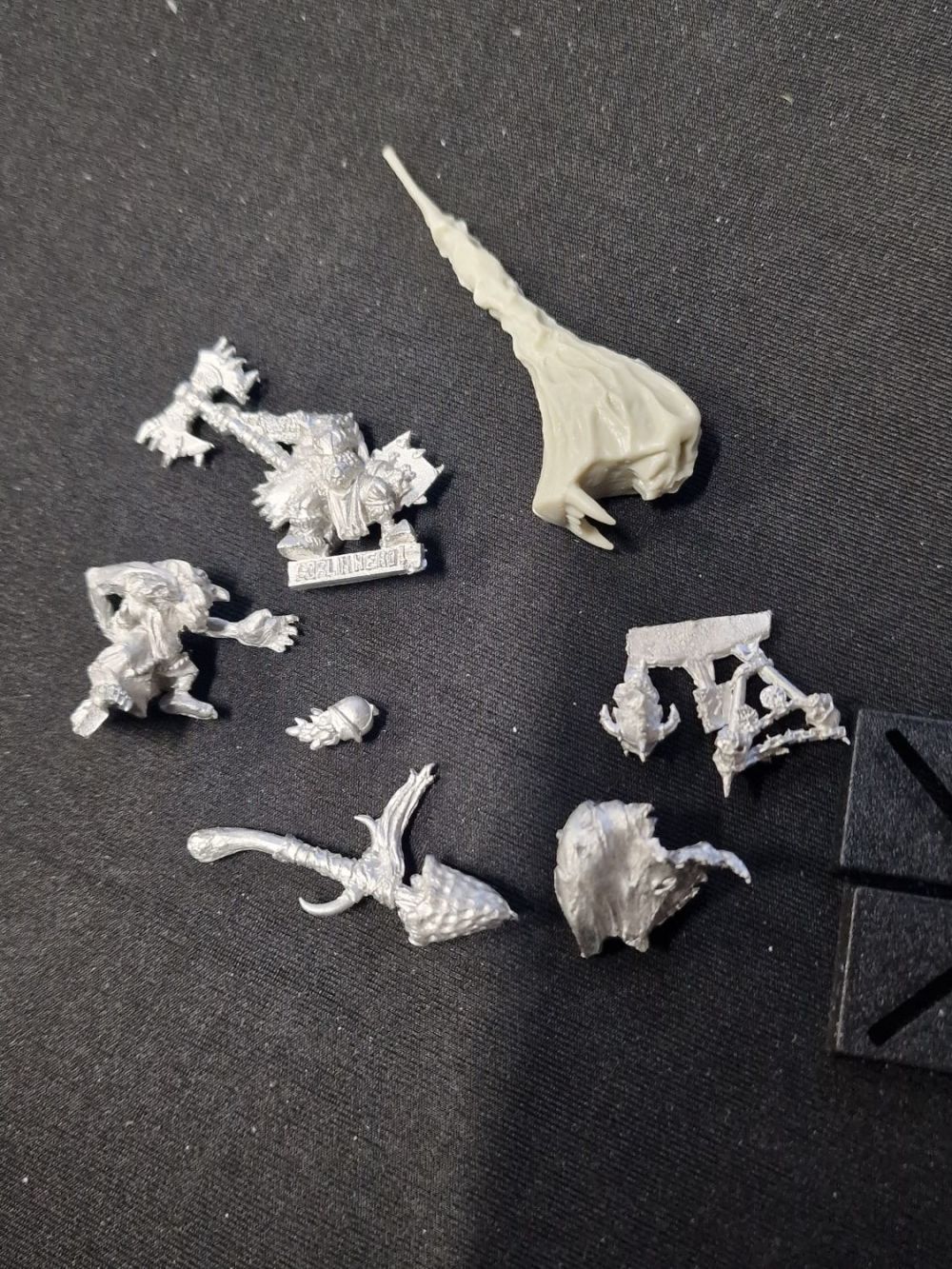Lot 395: Avatar of war figure/s