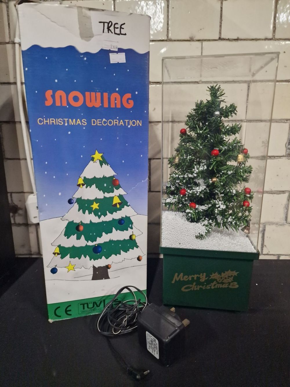 Lot 414: Snowing Christmas tree. Tested and working