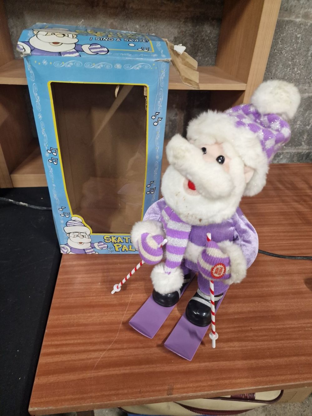 Lot 419: Skating Pals 'sing and skate'