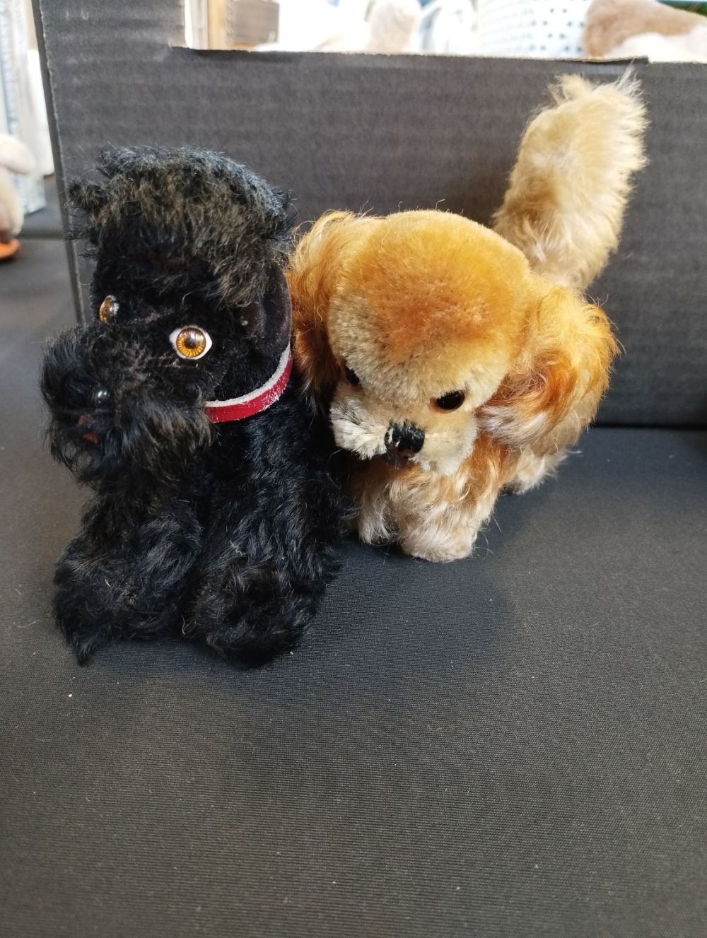 Lot 241: Pair of Vintage Collectable Steiff Dogs inc Black...