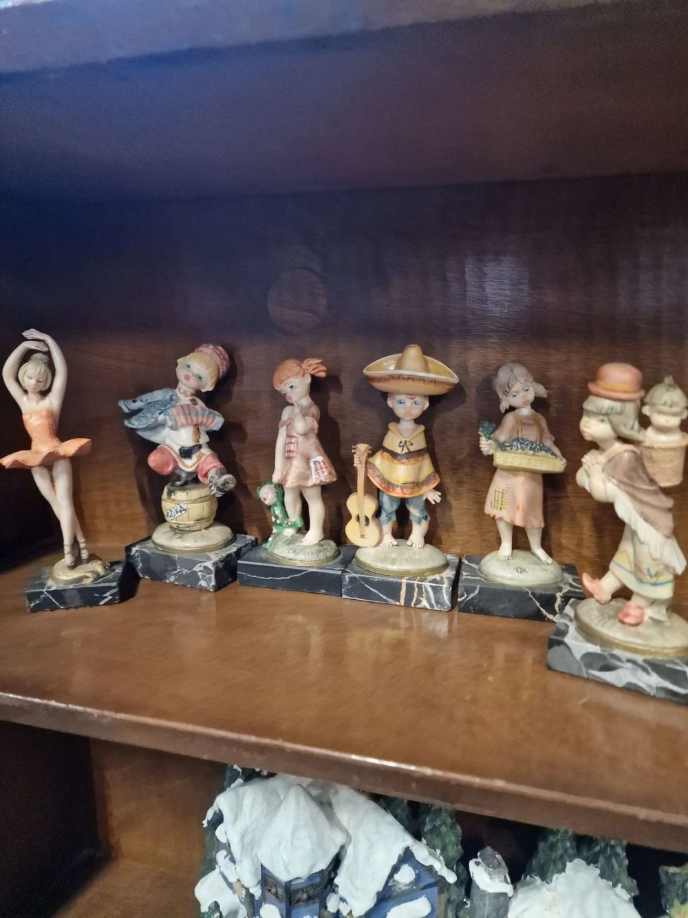 Lot 348: Six SIMONELLI Italian figures