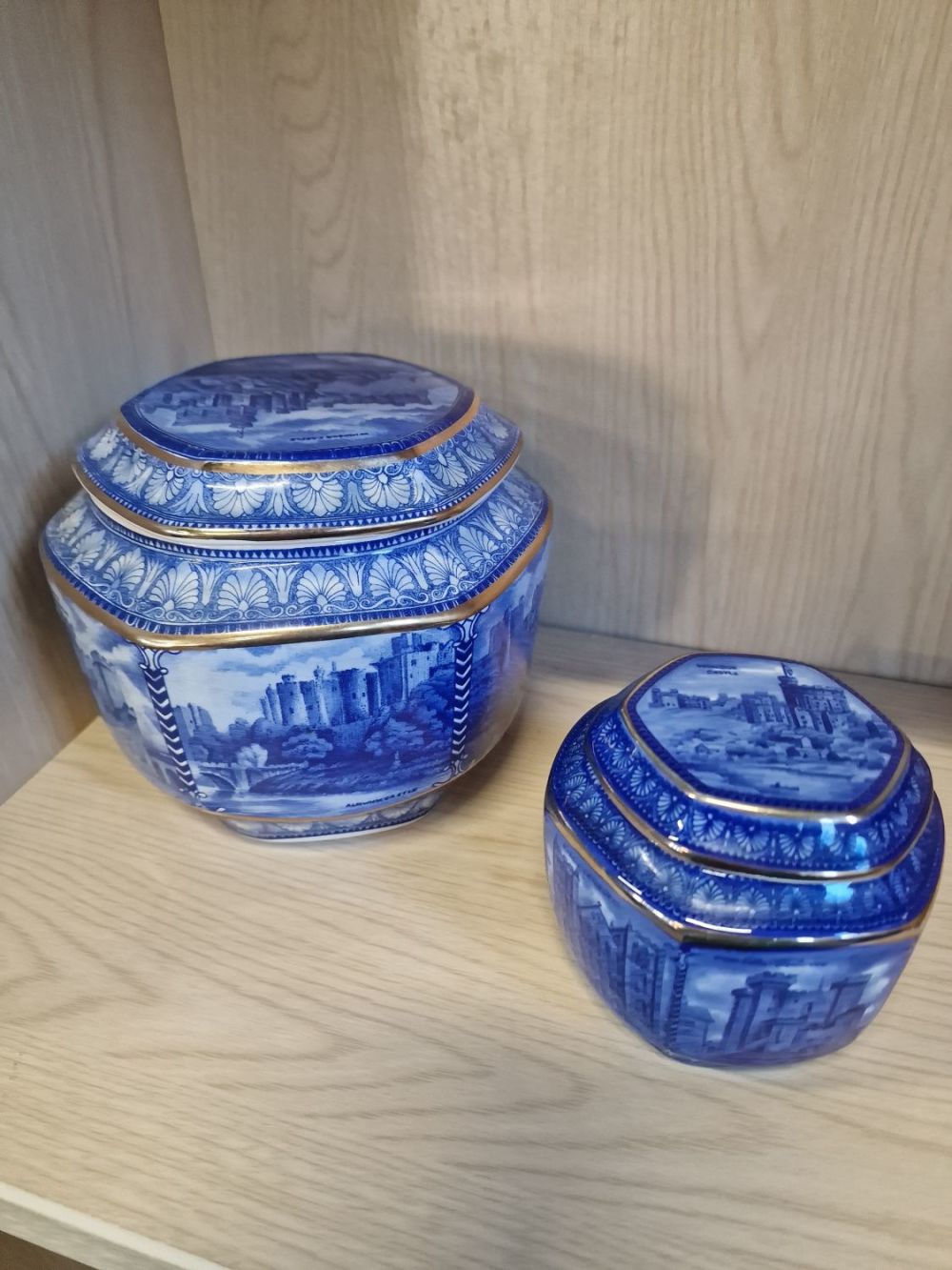 Lot 362: Wade Pottery Blue and white hexagon design tea...