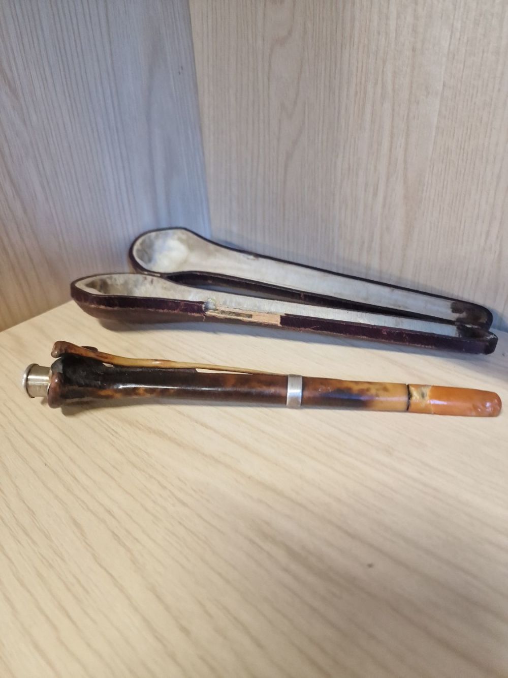Lot 367: Vintage Bone pipe with original case