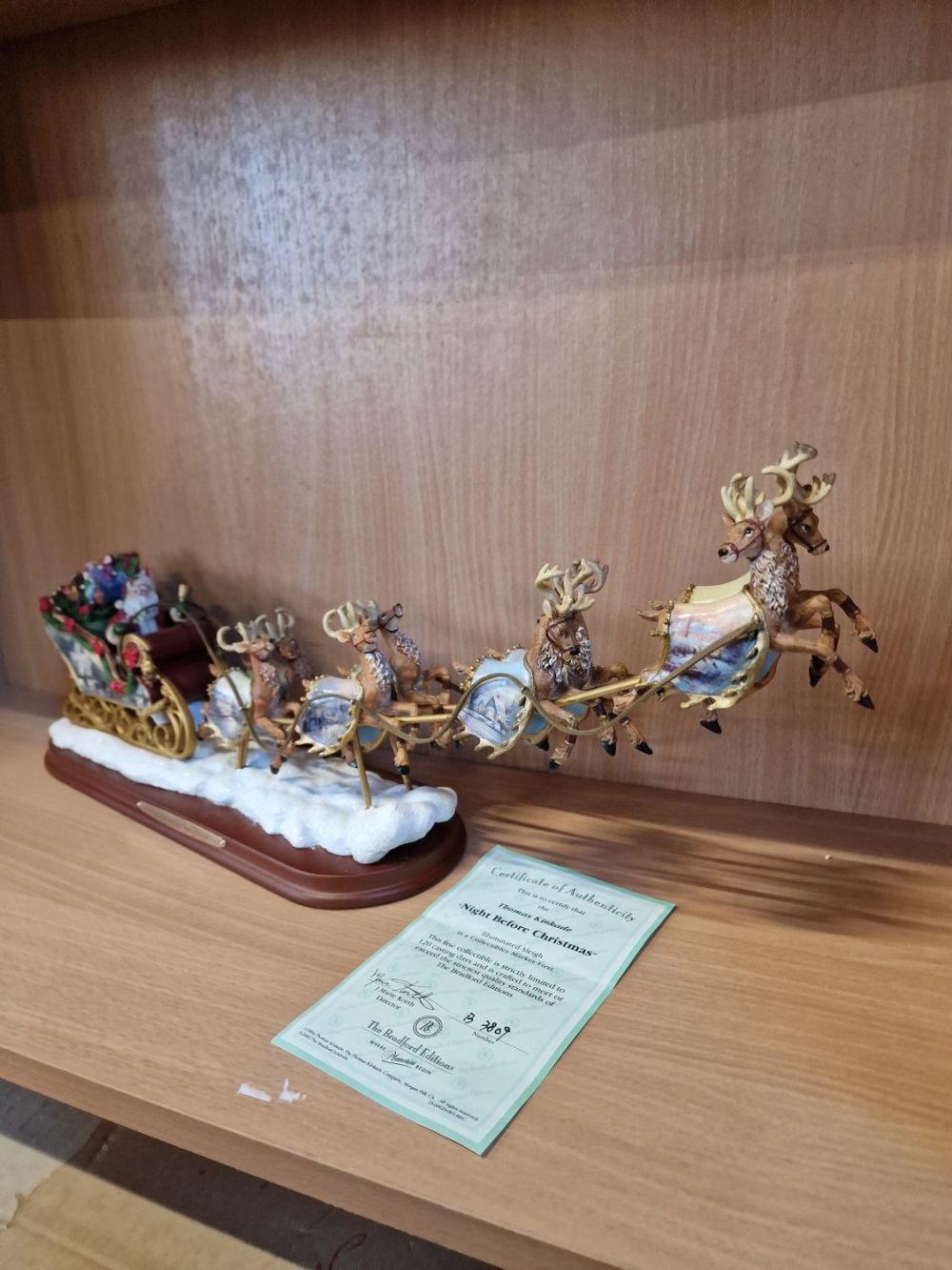 Lot 373: Thomas Kinkade illuminated sleigh. "Night Before Chrosymas" B3809