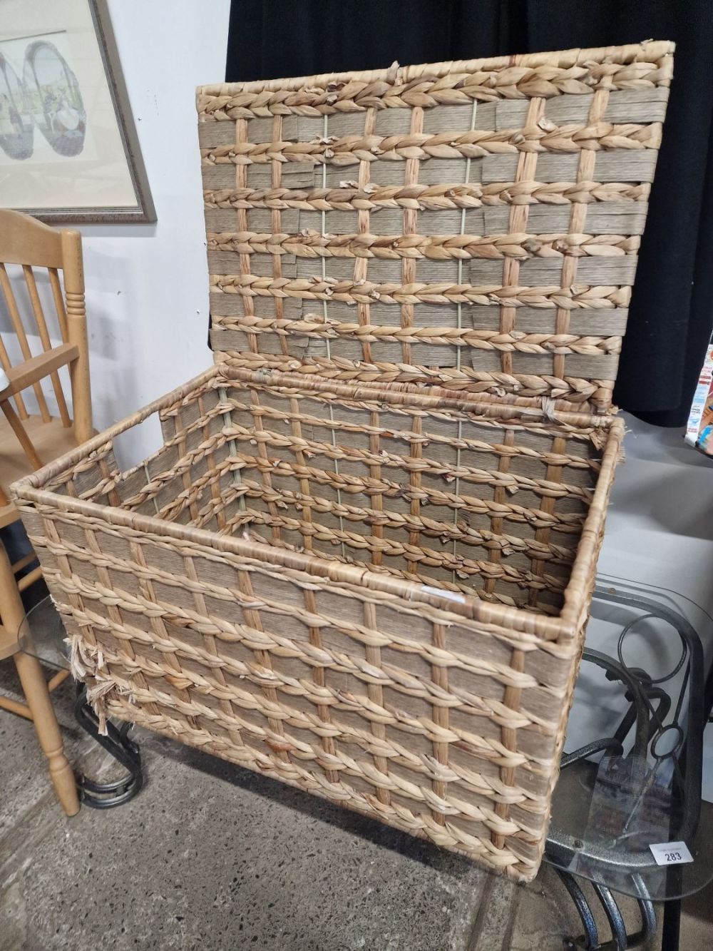 Lot 386: Storage / toy box