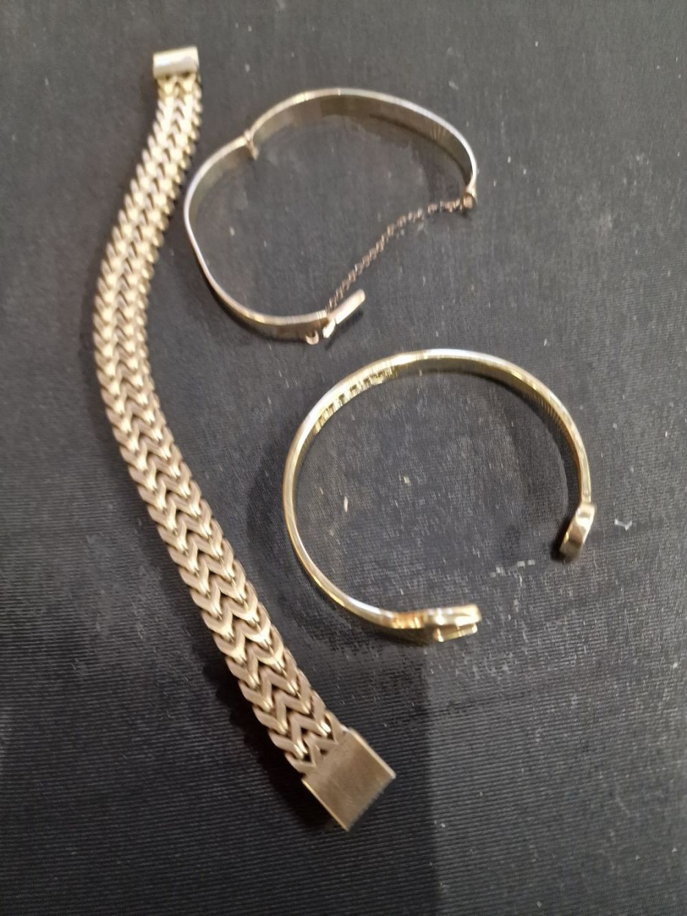 Lot 418: 9ct gold.filled bracelet and two gold colours metal...