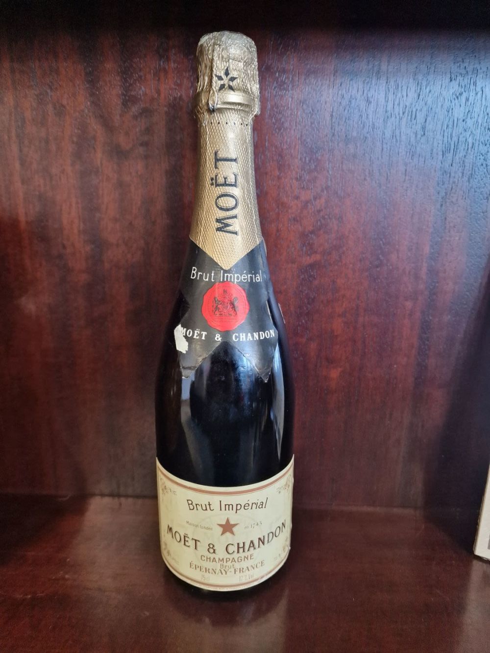 Lot 163: A vintage 1980s bottle of Moet & Chandon...