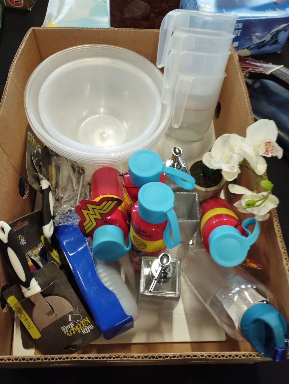 Lot 176: Lot of New Kitchen Items inc Jugs, Bowls,...